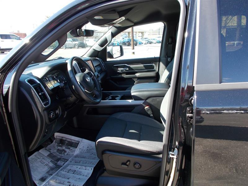 RAM 1500 Big Horn Crew Cab SWB 4WD 2023