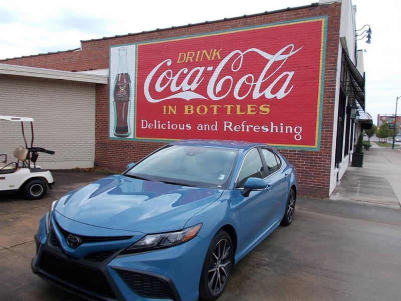 Toyota Camry Hybrid XLE 2025