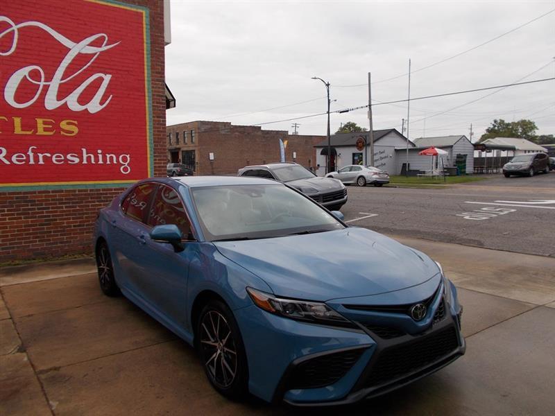 Toyota Camry Hybrid XLE 2025