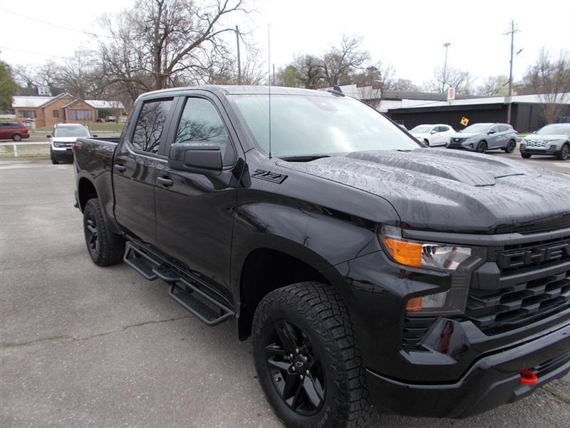 Chevrolet Silverado 1500 Trail Boss Custom Crew Cab 4WD 2025