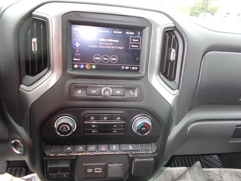 Chevrolet Silverado 1500 Trail Boss Custom Crew Cab 4WD 2025