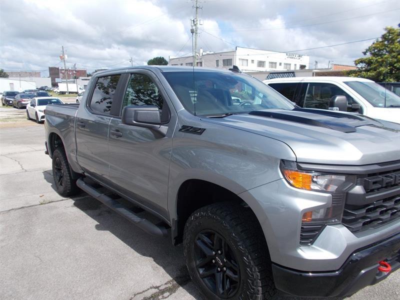 Chevrolet Silverado 1500 Trail Boss Custom Crew Cab 4WD 2024