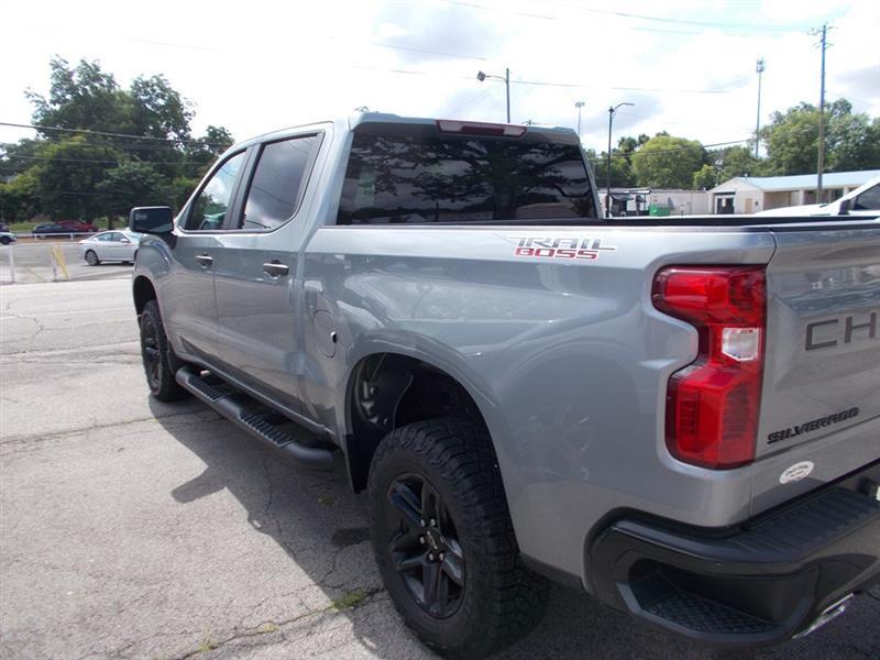 Chevrolet Silverado 1500 Trail Boss Custom Crew Cab 4WD 2024