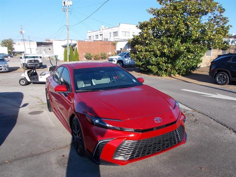 Toyota Camry Hybrid XLE 2026