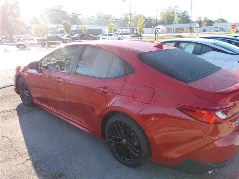 Toyota Camry Hybrid XLE 2026