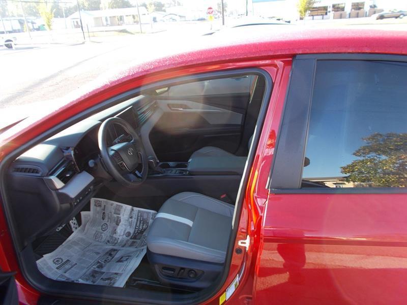 Toyota Camry Hybrid XLE 2026