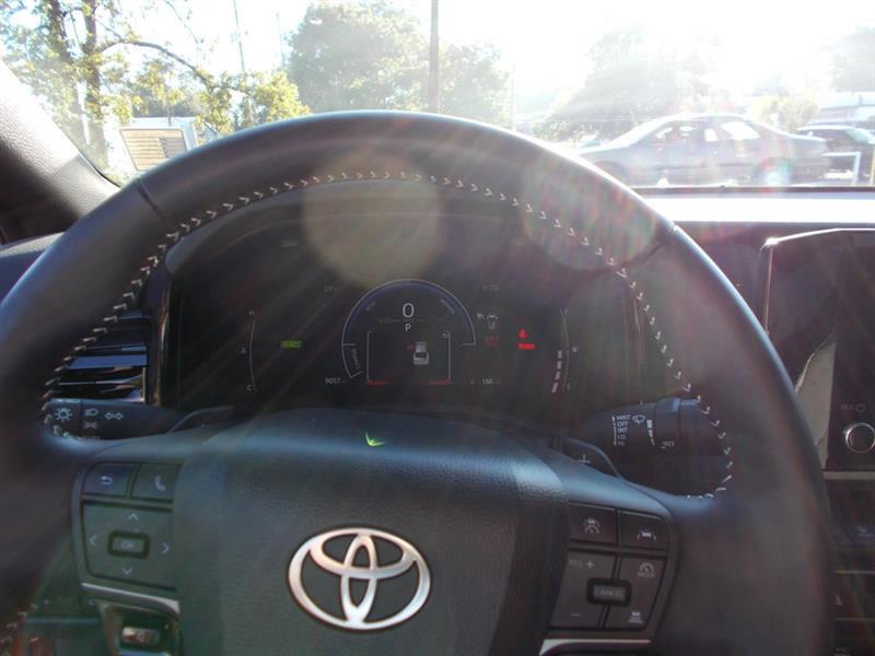 Toyota Camry Hybrid XLE 2026