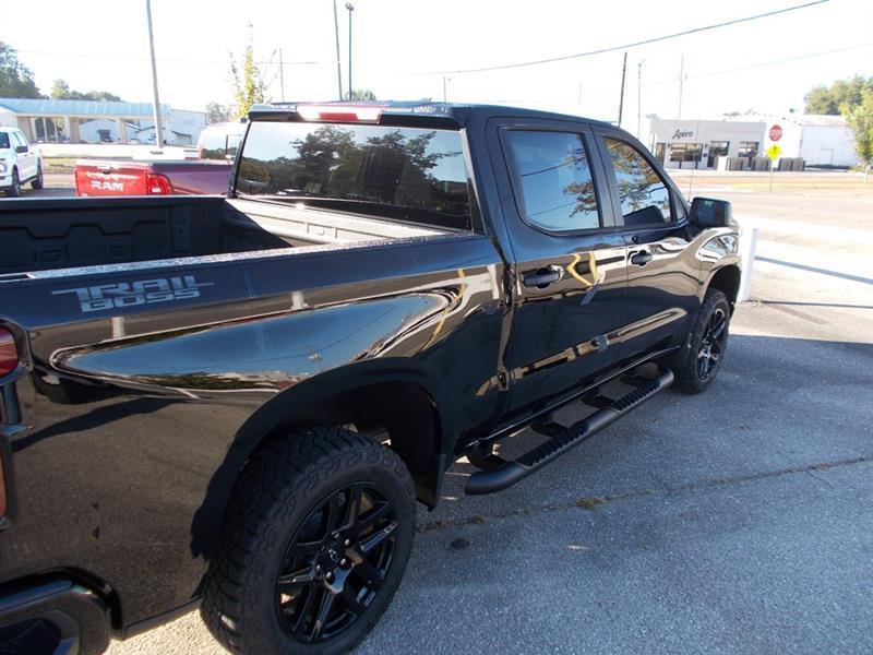 Chevrolet Silverado 1500 Trail Boss Custom Crew Cab 4WD 2026