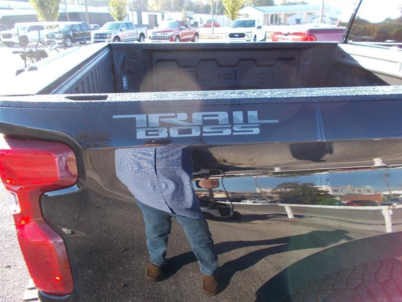 Chevrolet Silverado 1500 Trail Boss Custom Crew Cab 4WD 2026