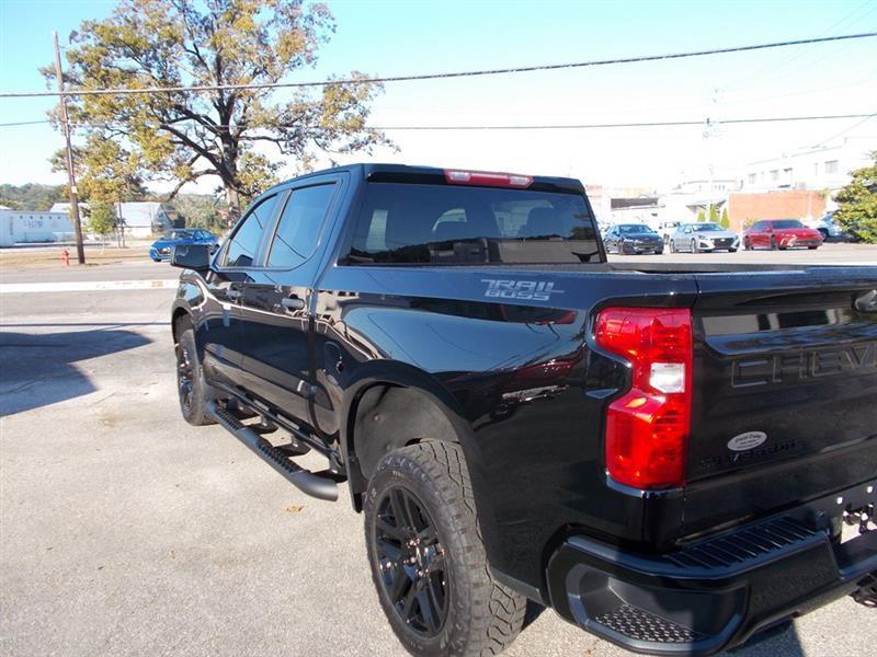 Chevrolet Silverado 1500 Trail Boss Custom Crew Cab 4WD 2026