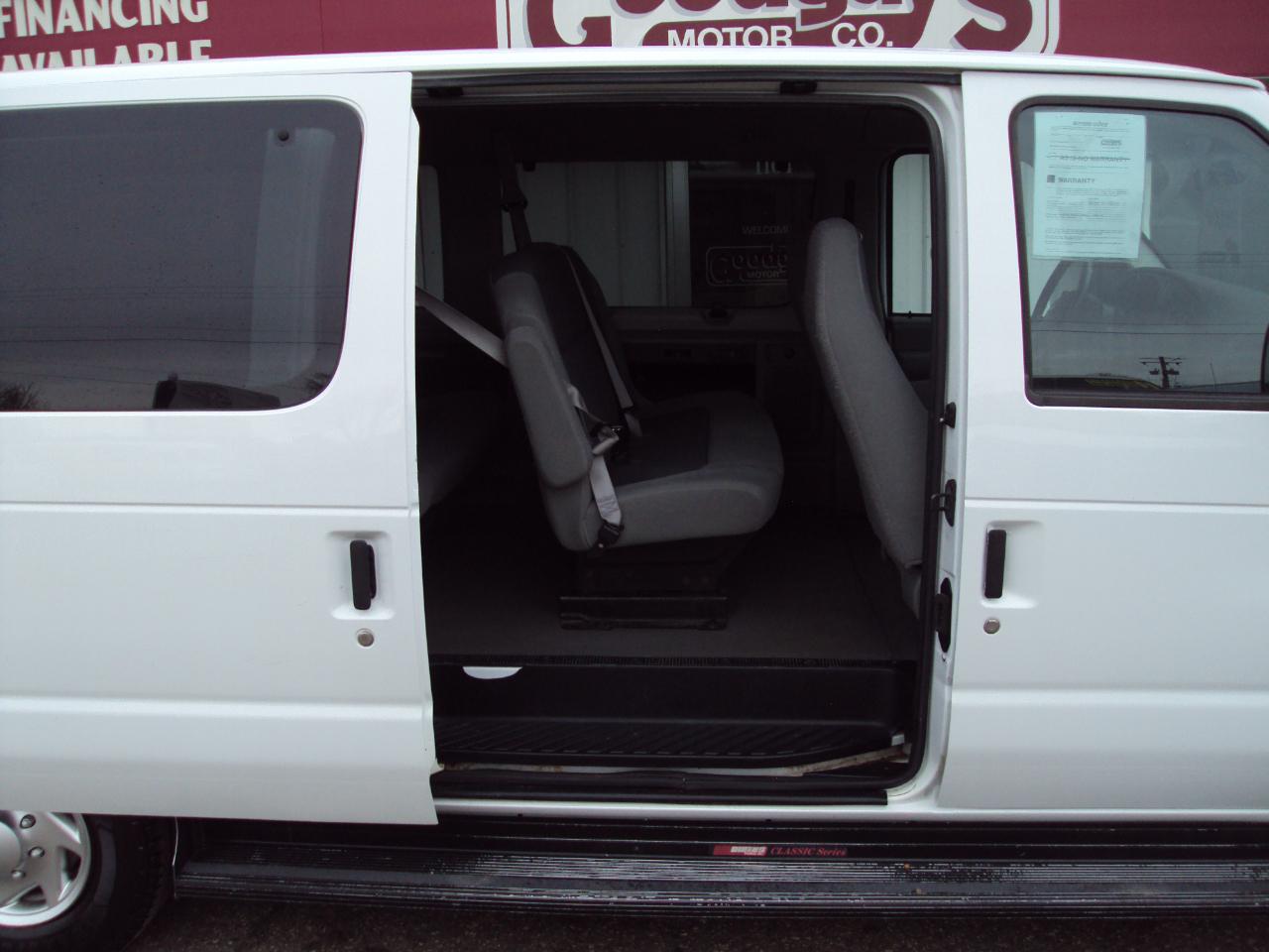 Ford Econoline Wagon  2008