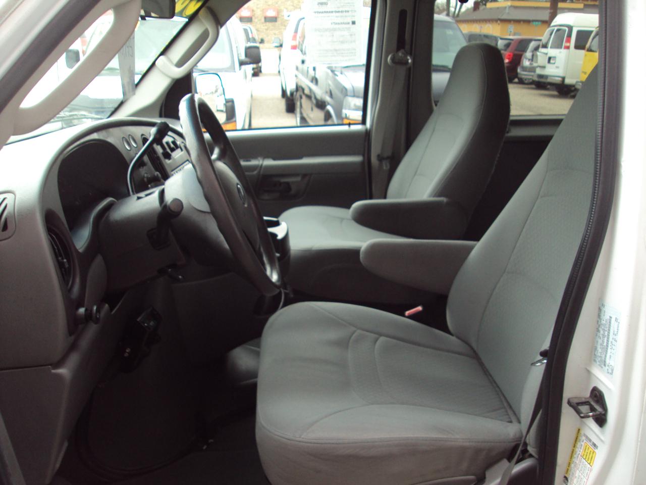 Ford Econoline Wagon  2008