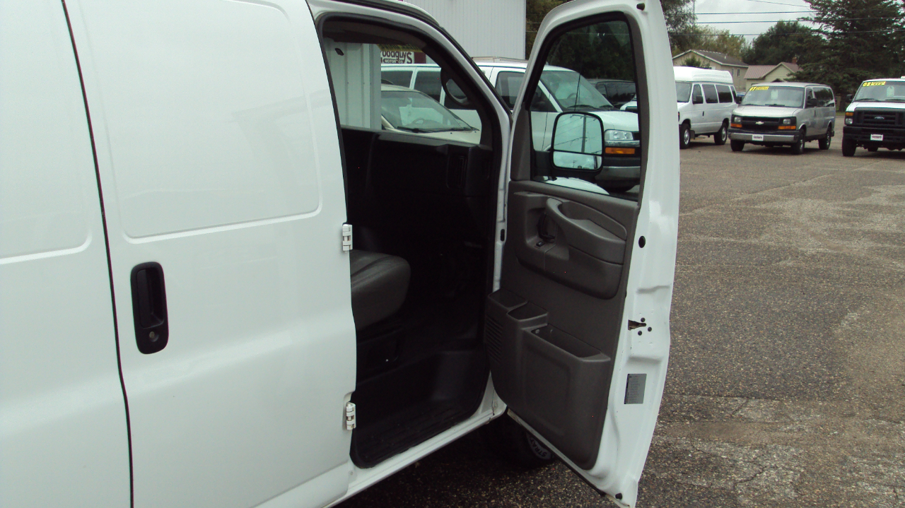 2014 Chevrolet Express Cargo Van 1500 photo 13