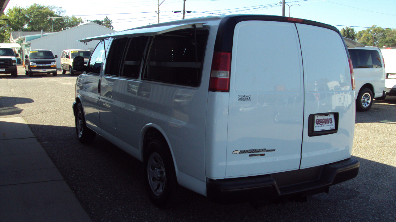 2014 Chevrolet Express Cargo 1500 Van photo 2