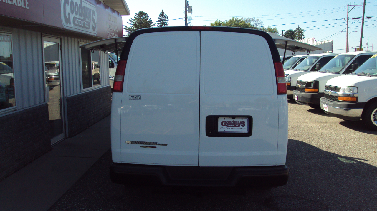 2014 Chevrolet Express Cargo 1500 Van photo 4