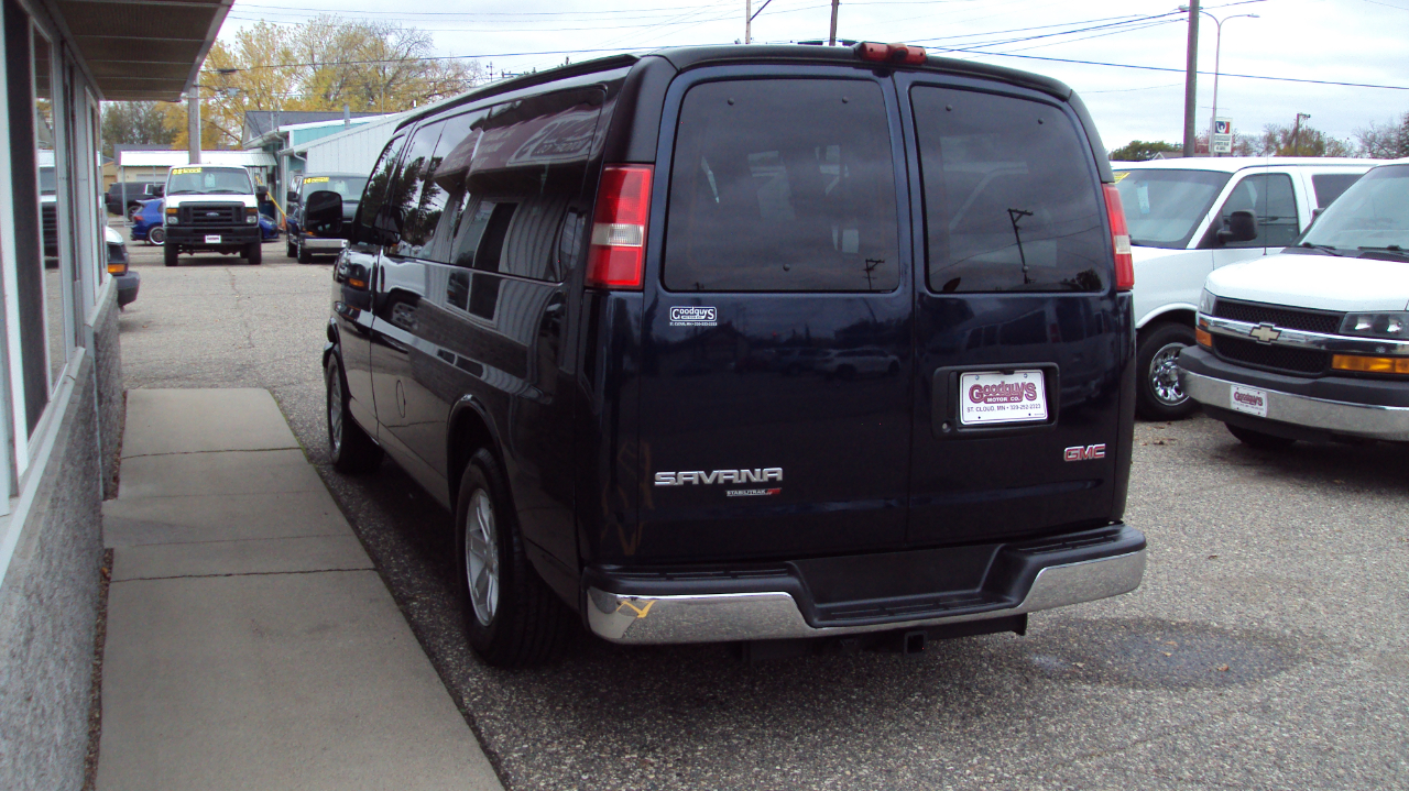 GMC Savana Passenger AWD 1500 135" 1LT 2012 GMC Savana Passenger AWD 1500 135" 1LT 2012