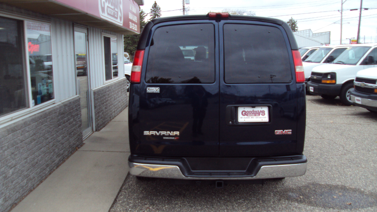 GMC Savana Passenger AWD 1500 135" 1LT 2012 GMC Savana Passenger AWD 1500 135" 1LT 2012