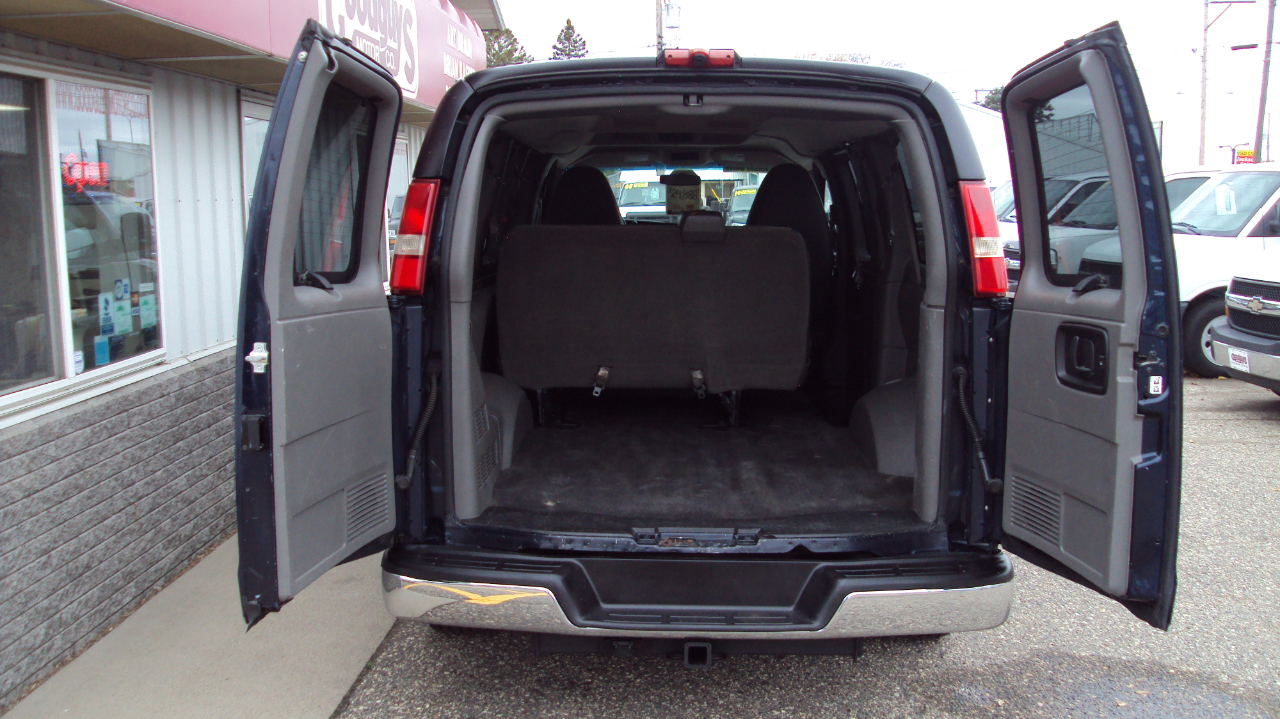 GMC Savana Passenger AWD 1500 135" 1LT 2012 GMC Savana Passenger AWD 1500 135" 1LT 2012