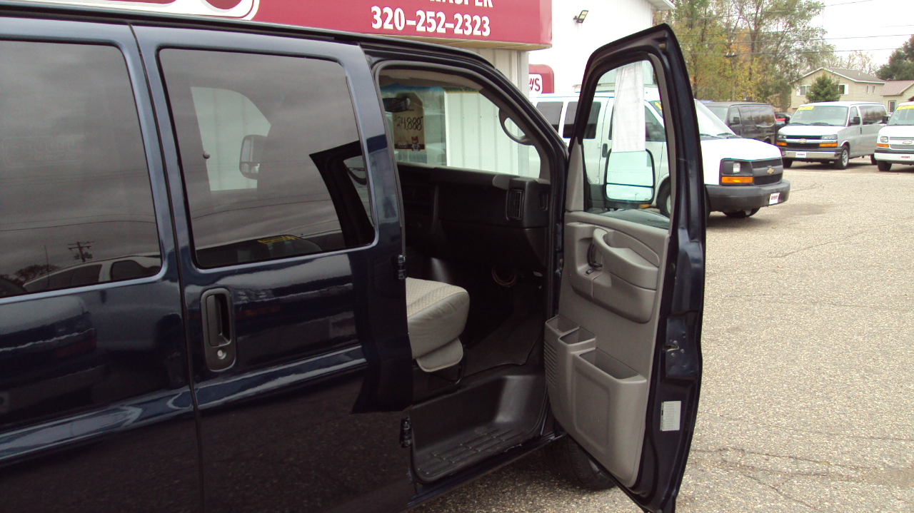 GMC Savana Passenger AWD 1500 135" 1LT 2012 GMC Savana Passenger AWD 1500 135" 1LT 2012