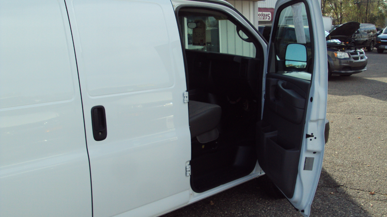 Chevrolet Express Cargo Van AWD 1500 135" 2013 Chevrolet Express Cargo Van AWD 1500 135" 2013