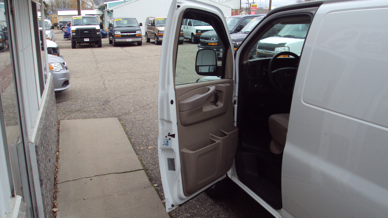 GMC Savana Cargo Van AWD 1500 135" 2012 GMC Savana Cargo Van AWD 1500 135" 2012