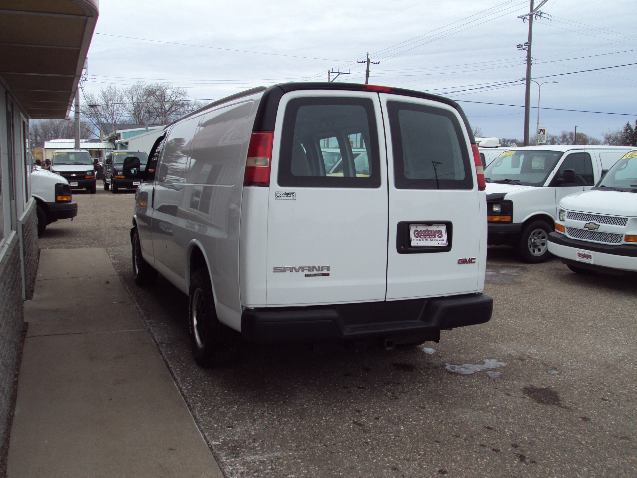 GMC Savana Cargo Van AWD 1500 135" 2012