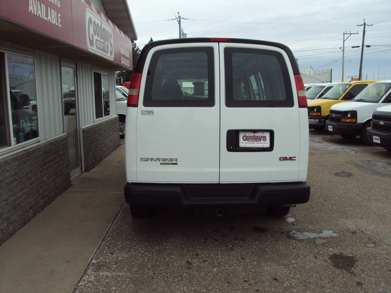 GMC Savana Cargo Van AWD 1500 135" 2012