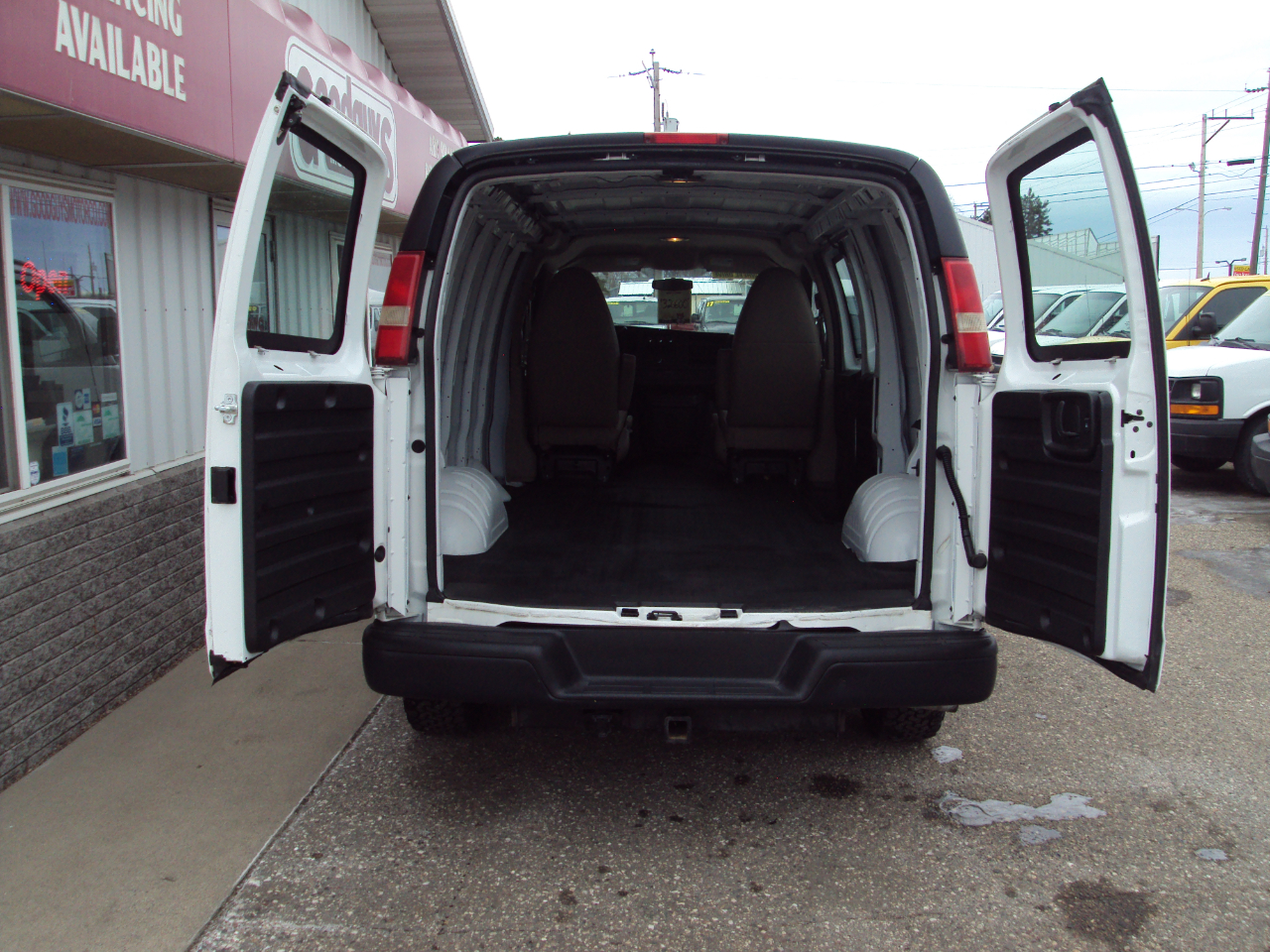 GMC Savana Cargo Van AWD 1500 135" 2012