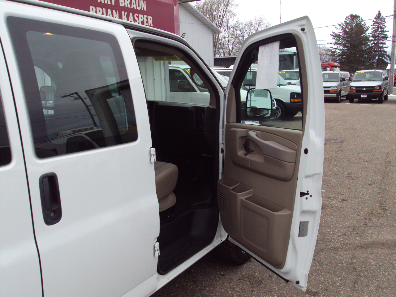 GMC Savana Cargo Van AWD 1500 135" 2012