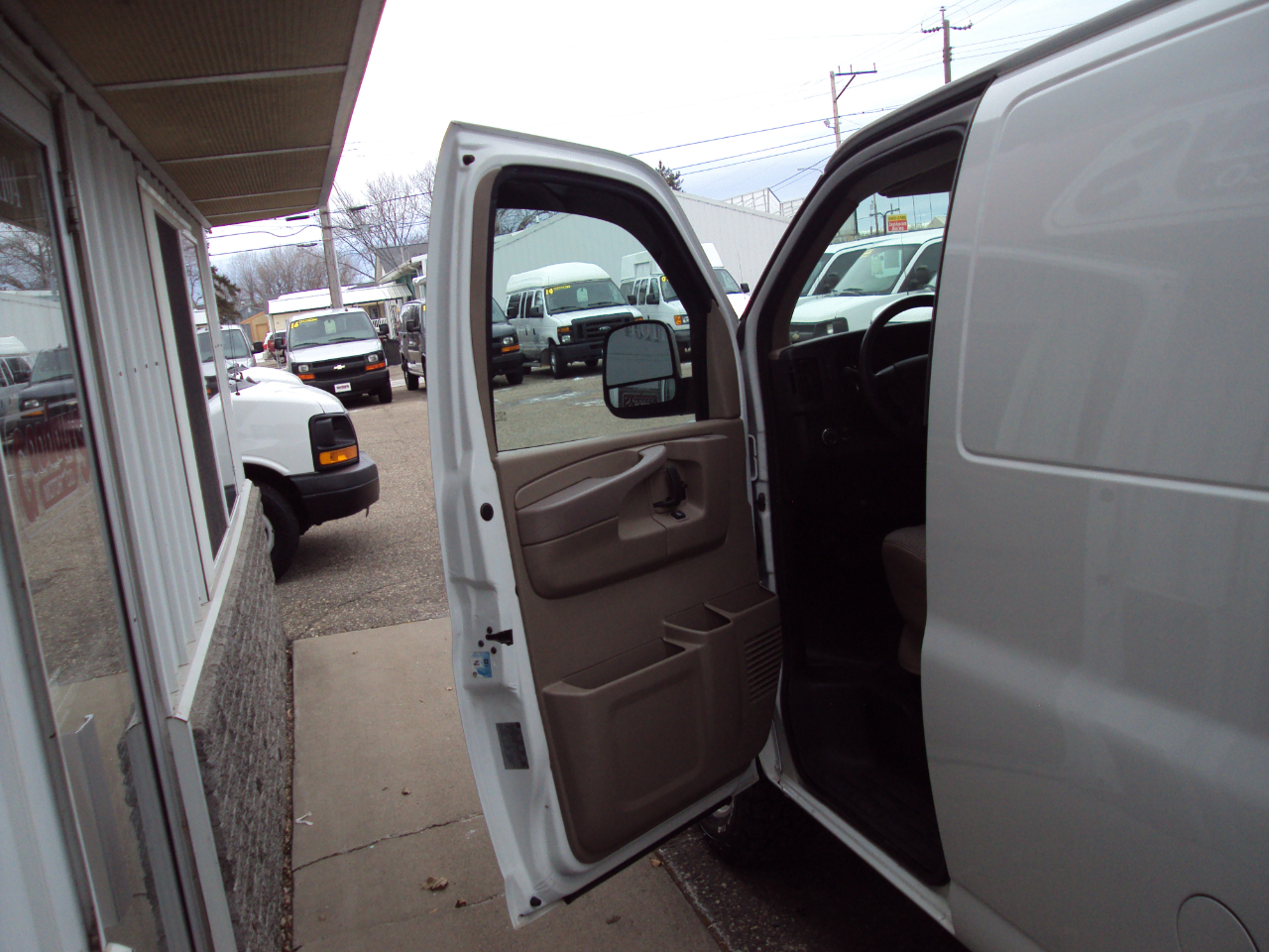 GMC Savana Cargo Van AWD 1500 135" 2012
