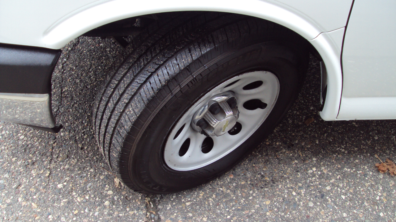 Chevrolet Express Passenger AWD 1500 135" LT 2014 Chevrolet Express Passenger AWD 1500 135" LT 2014