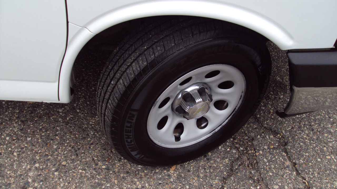 Chevrolet Express Passenger AWD 1500 135" LT 2014 Chevrolet Express Passenger AWD 1500 135" LT 2014