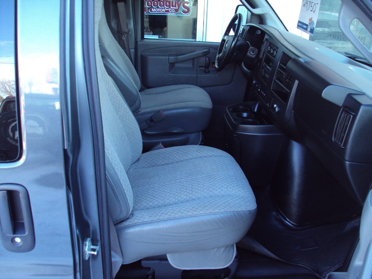 Chevrolet Express Passenger  2017