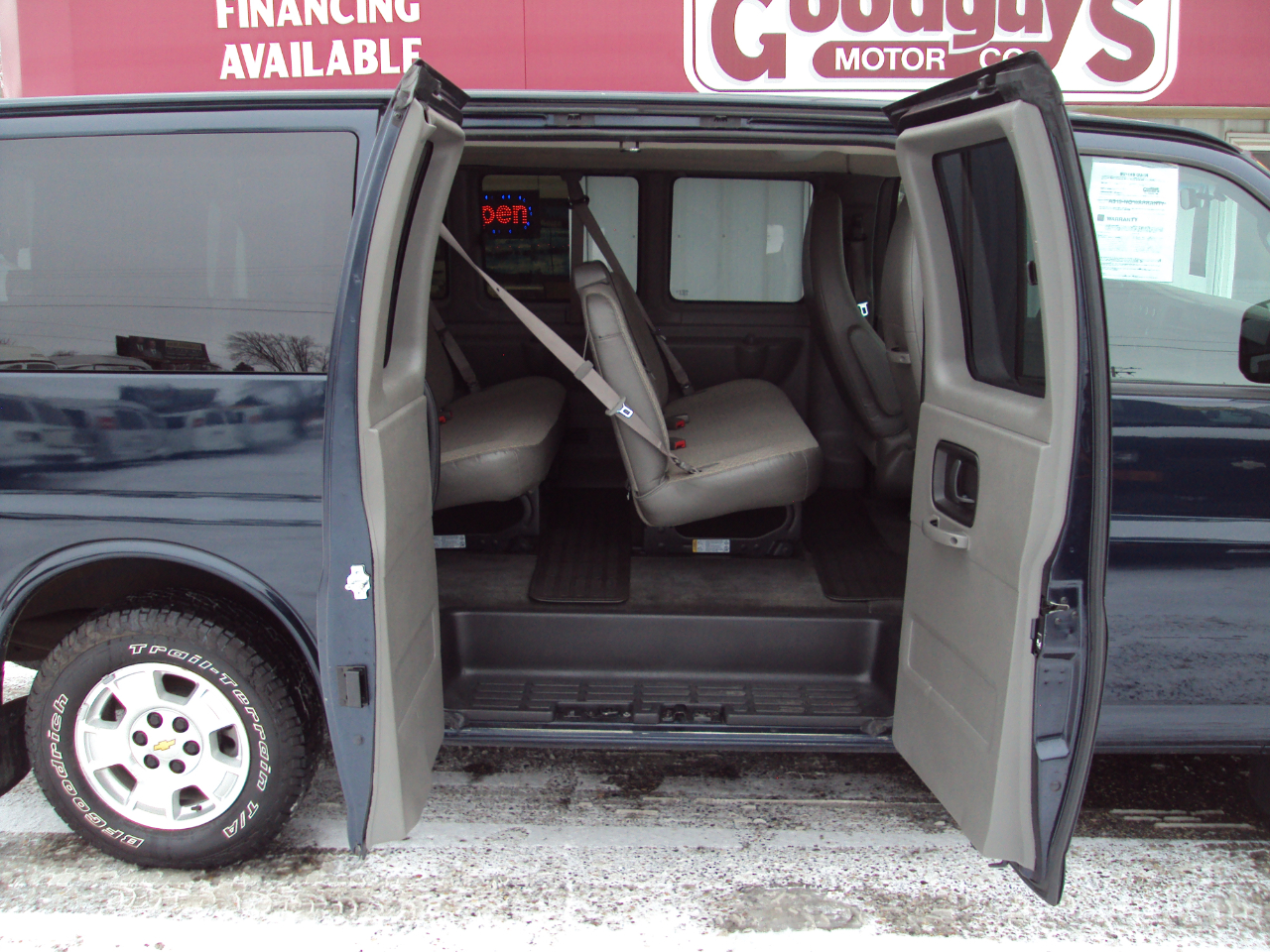 Chevrolet Express Passenger AWD 1500 135" LT 2013