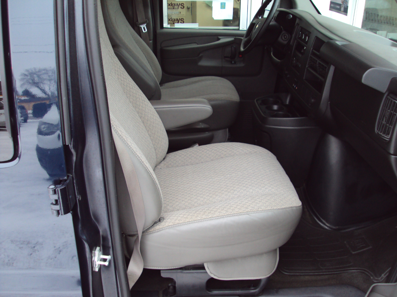 Chevrolet Express Passenger AWD 1500 135" LT 2013