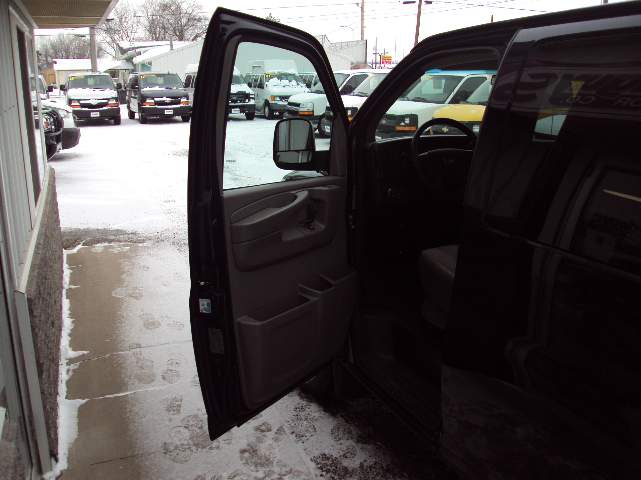 Chevrolet Express Passenger AWD 1500 135" LT 2013