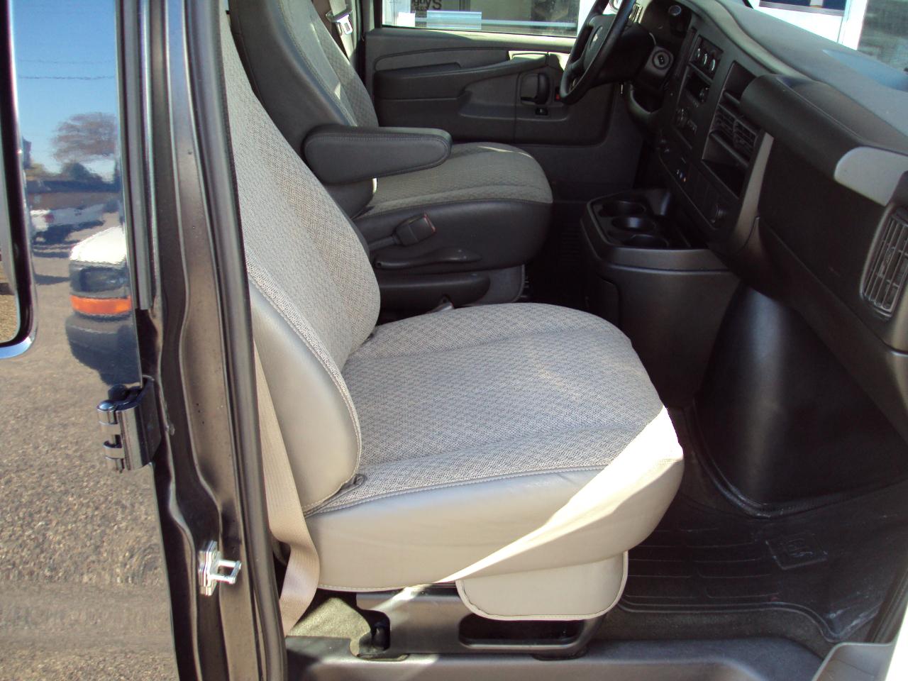 Chevrolet Express Passenger AWD 1500 135" LT 2013