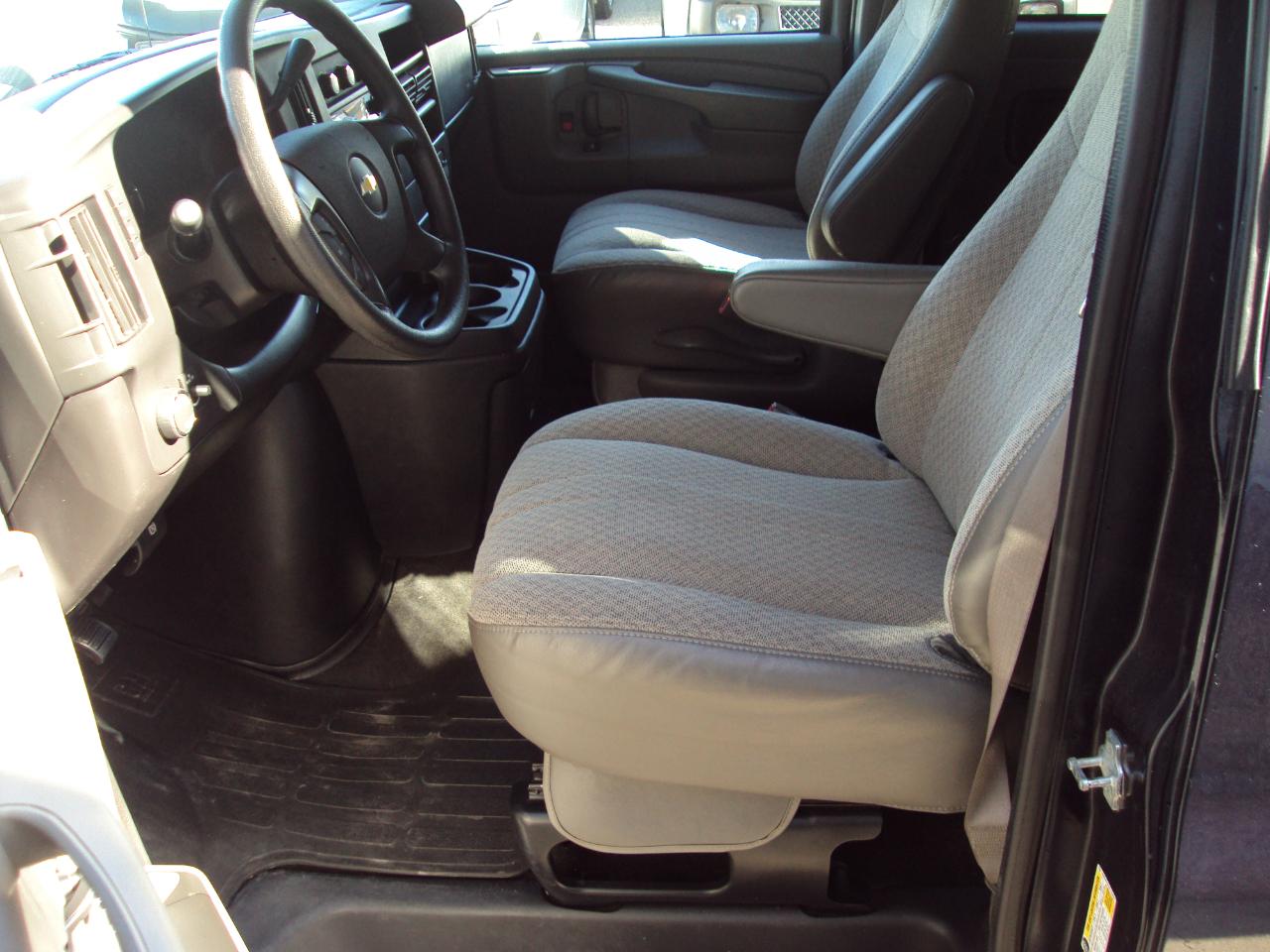 Chevrolet Express Passenger AWD 1500 135" LT 2013