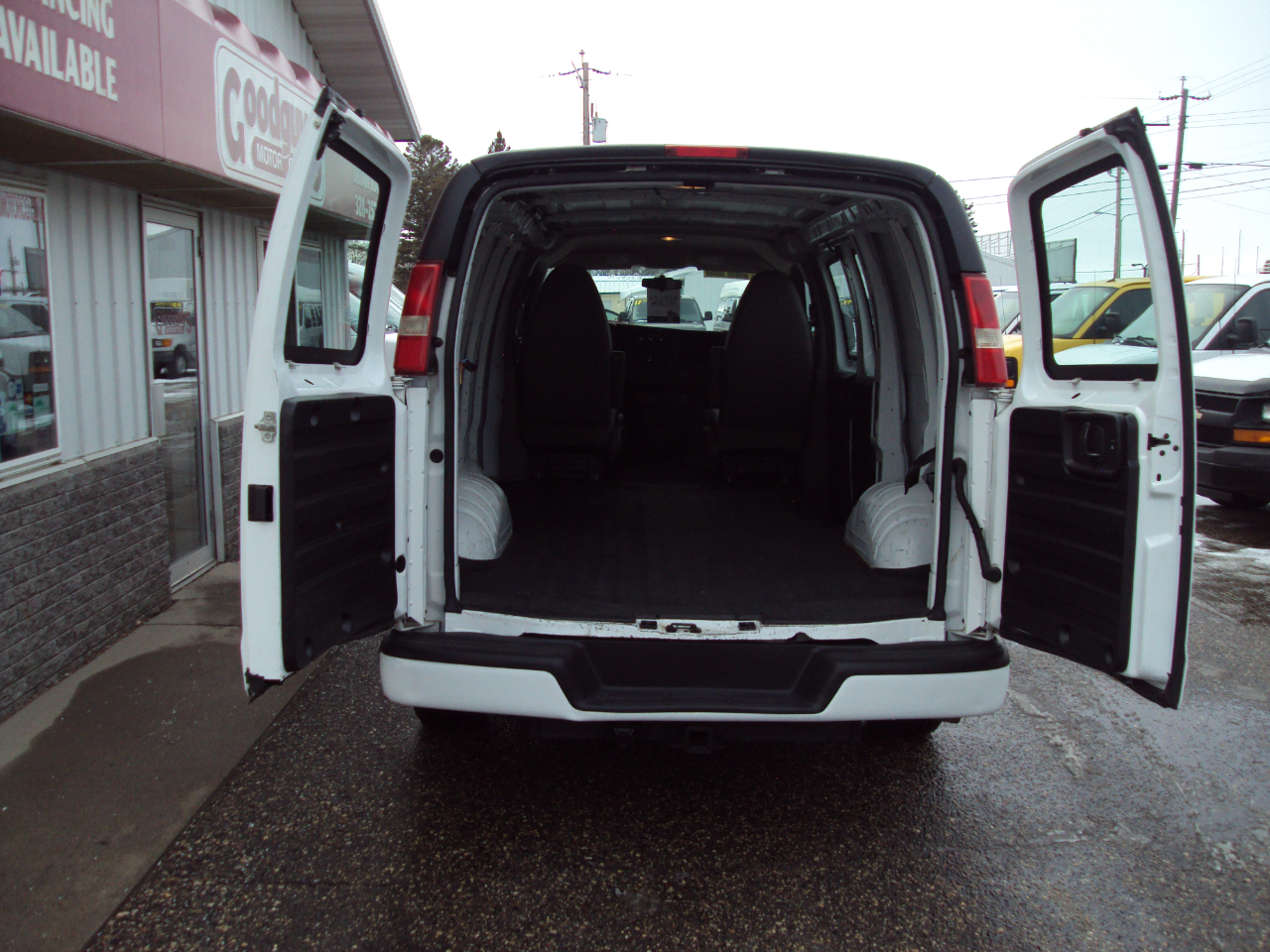 Chevrolet Express Cargo Van AWD 1500 135" 2013