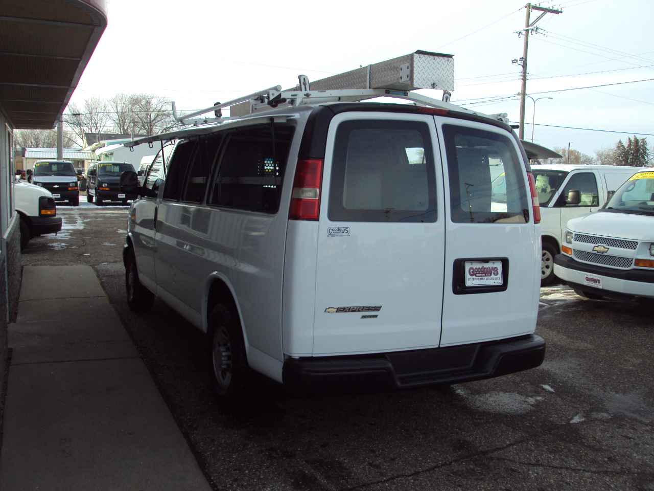Chevrolet Express Cargo Van  2009