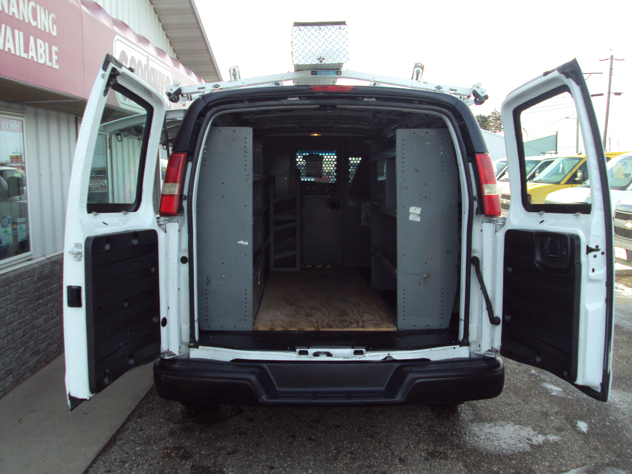 Chevrolet Express Cargo Van  2009