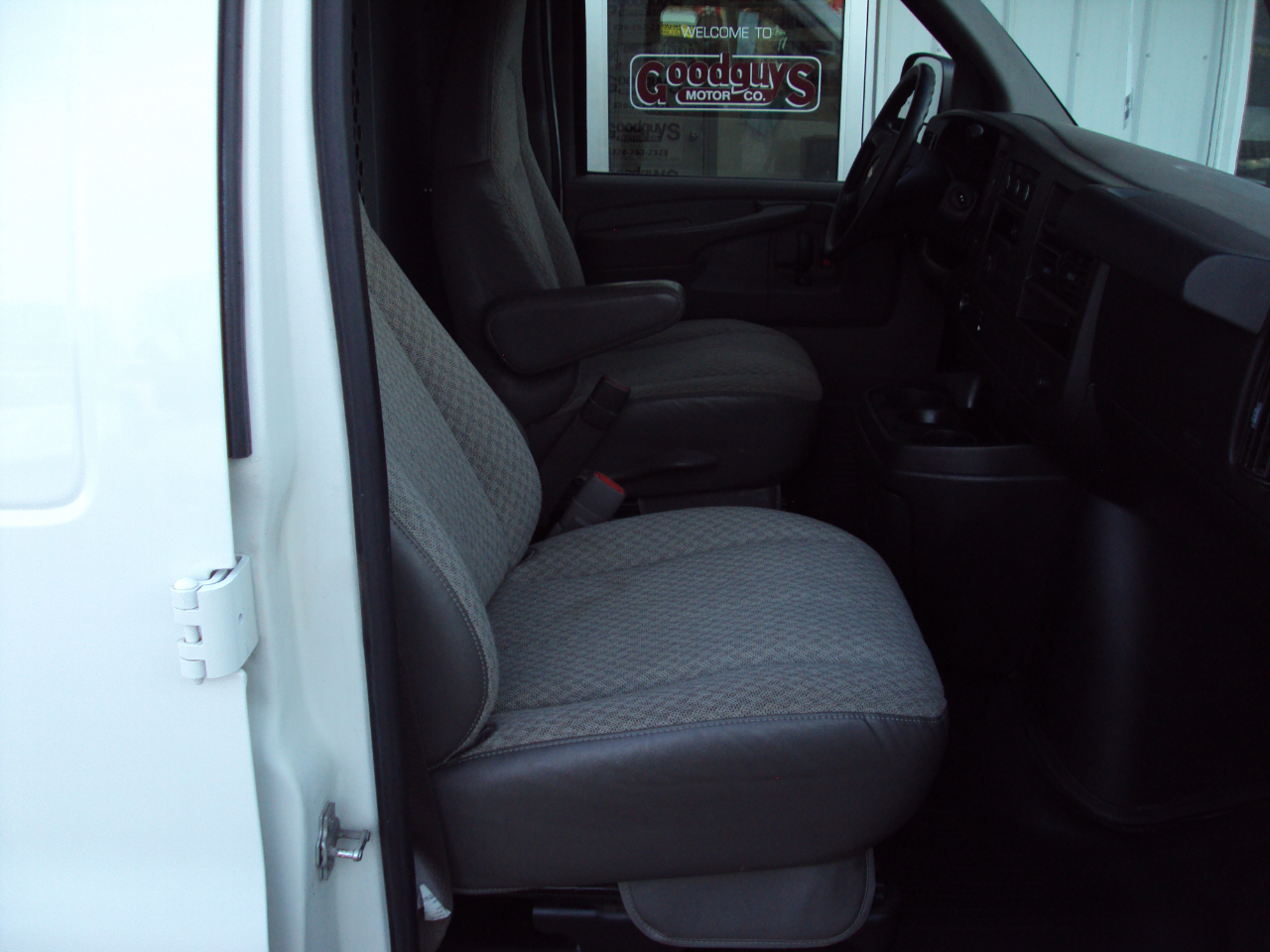 Chevrolet Express Cargo Van  2009