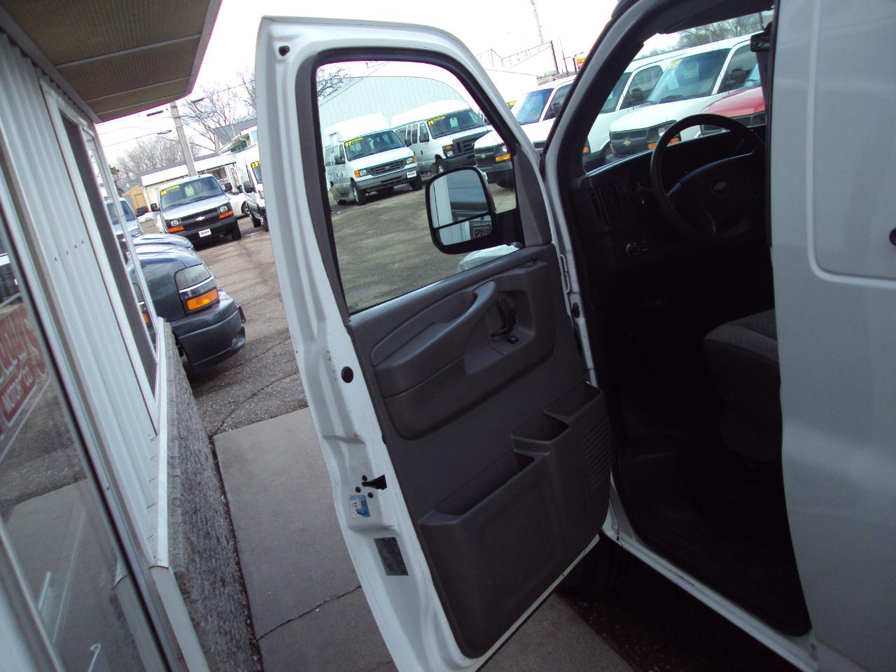 Chevrolet Express Cargo Van AWD 1500 135" 2013