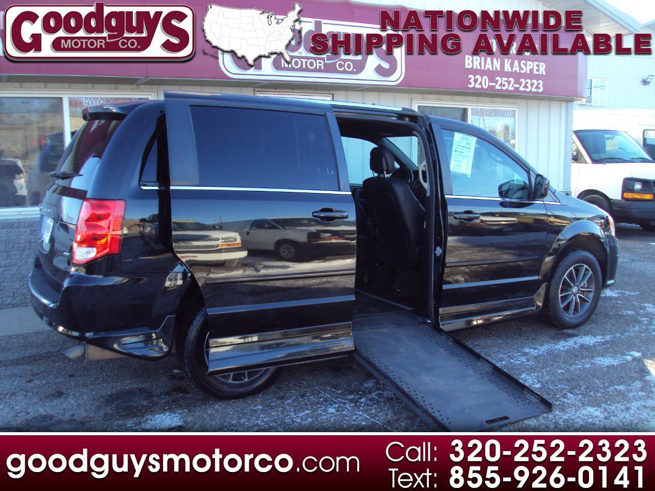 2017 Dodge Grand Caravan SXT Wagon Handicap van (electric ramp)