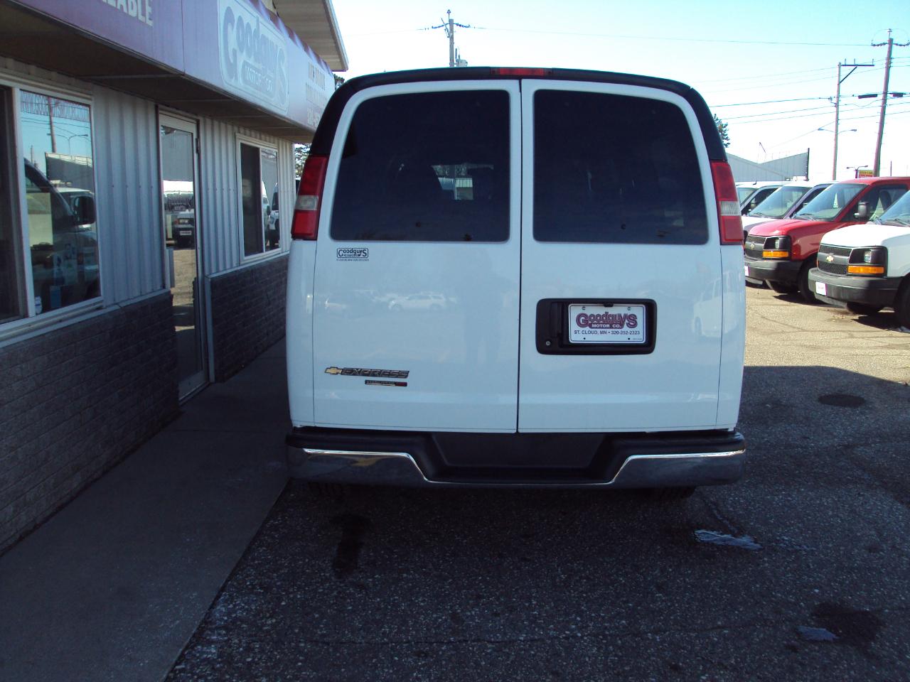 Chevrolet Express Passenger AWD 1500 135" LS 2014