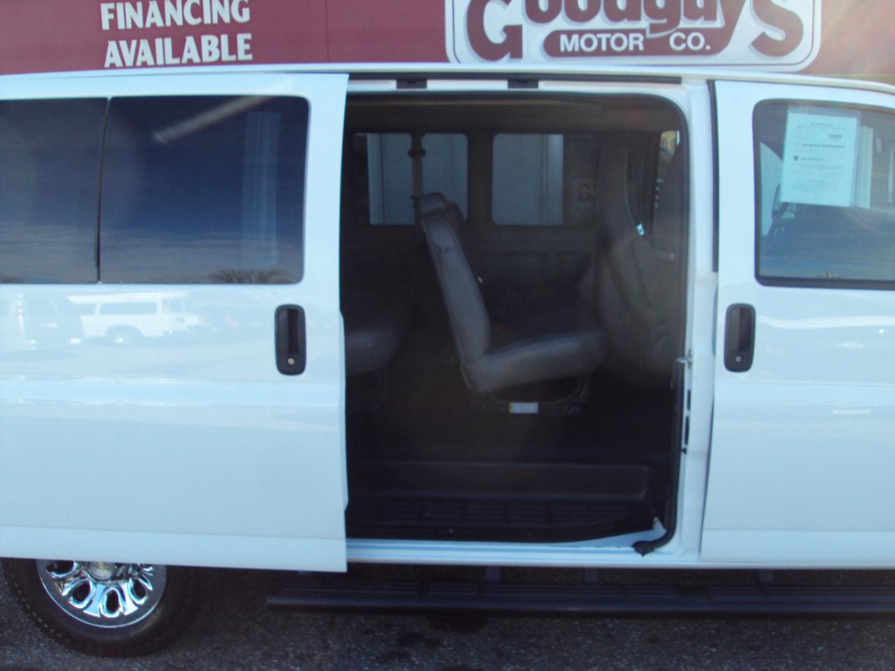 Chevrolet Express Passenger AWD 1500 135" LS 2014