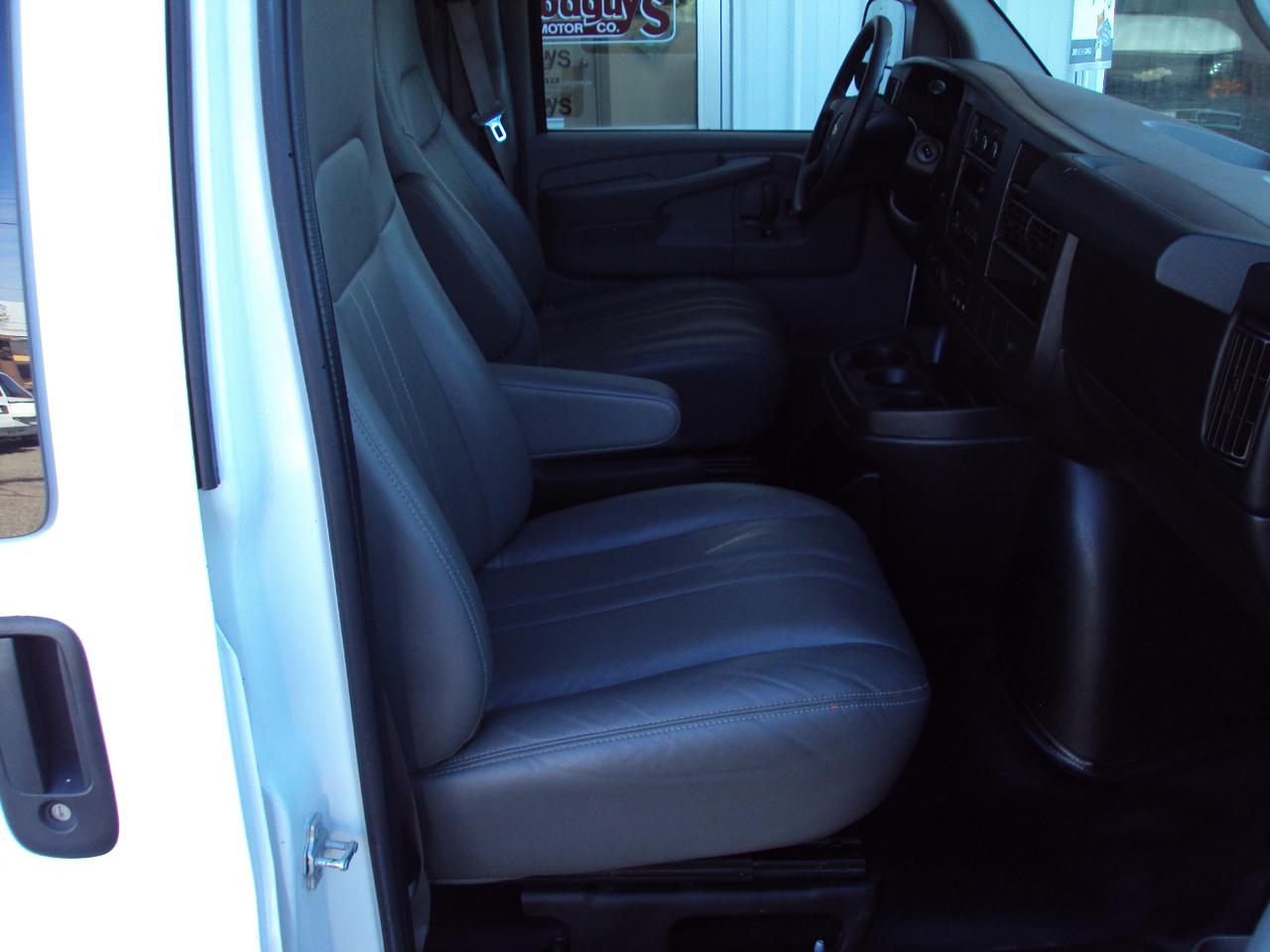 Chevrolet Express Passenger AWD 1500 135" LS 2014