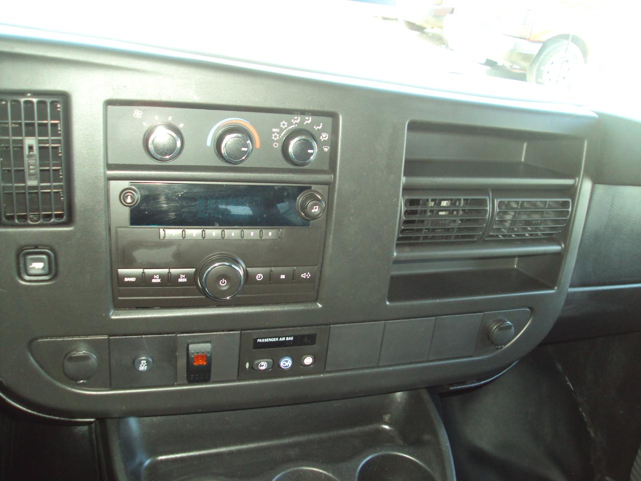 Chevrolet Express Passenger AWD 1500 135" LS 2014