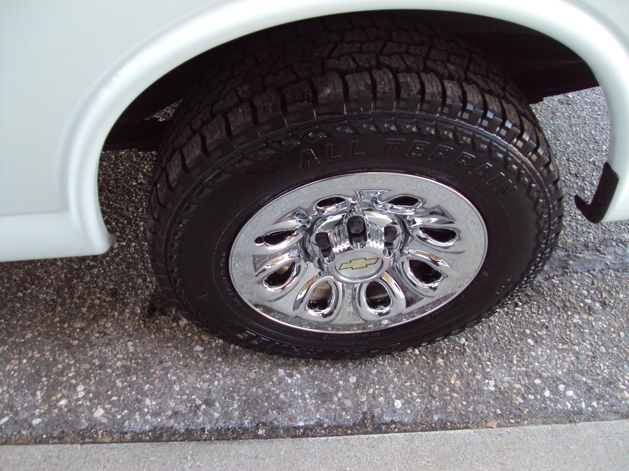 Chevrolet Express Passenger AWD 1500 135" LS 2014