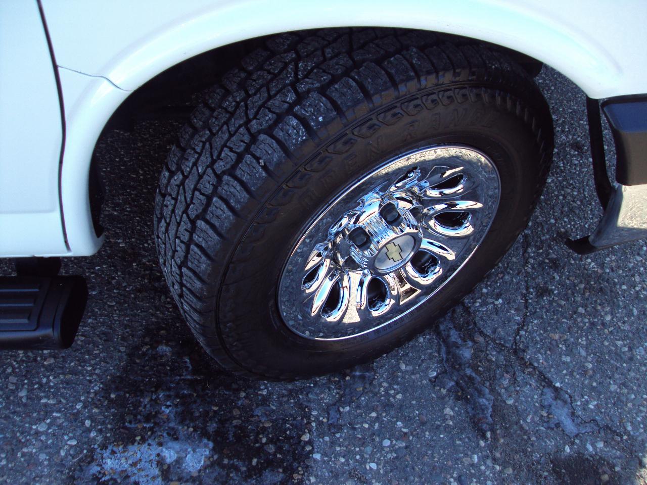 Chevrolet Express Passenger AWD 1500 135" LS 2014